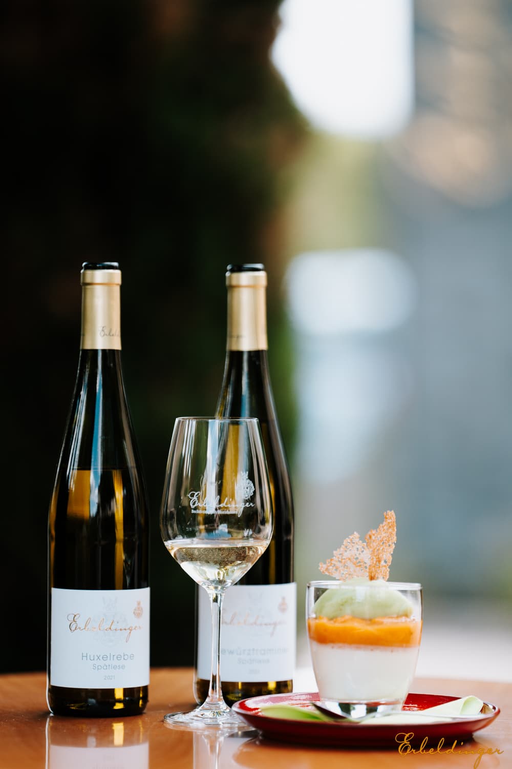 Weinglas und Weinflasche