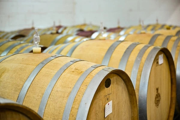 Erbeldinger Holzfässer im Weingut